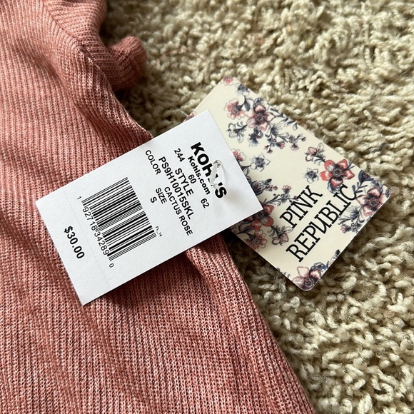 NWT Blush Pink t-shirt, size women’s junior’s small - Picture 4 of 11